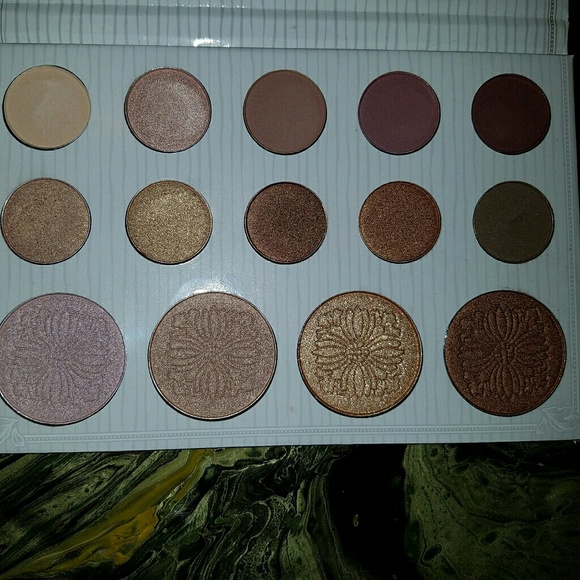 Carli Bybel bh Cosmetics New - Picture 2 of 2